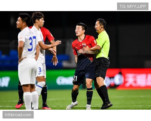 为什么这张红牌判罚让全场哗然？规则到底怎么定的