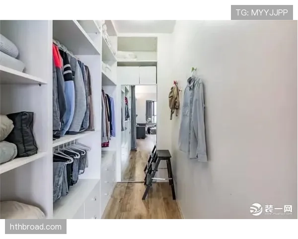 常园在家换造型像演电影，衣帽间大到能开个迷你商场，真是活在另一个世界